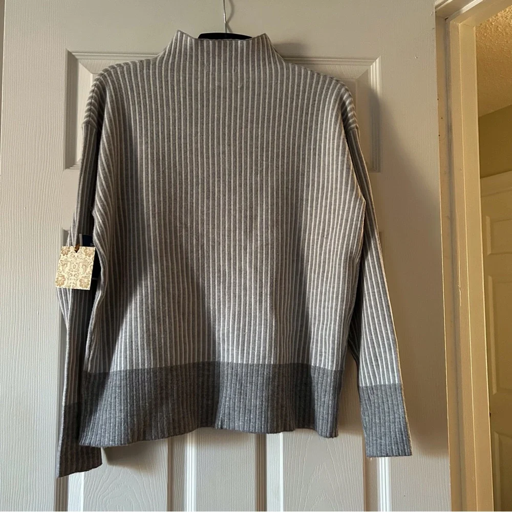 NWT Christian Siriano NY Oversized Sweater - Picture 2 of 4
